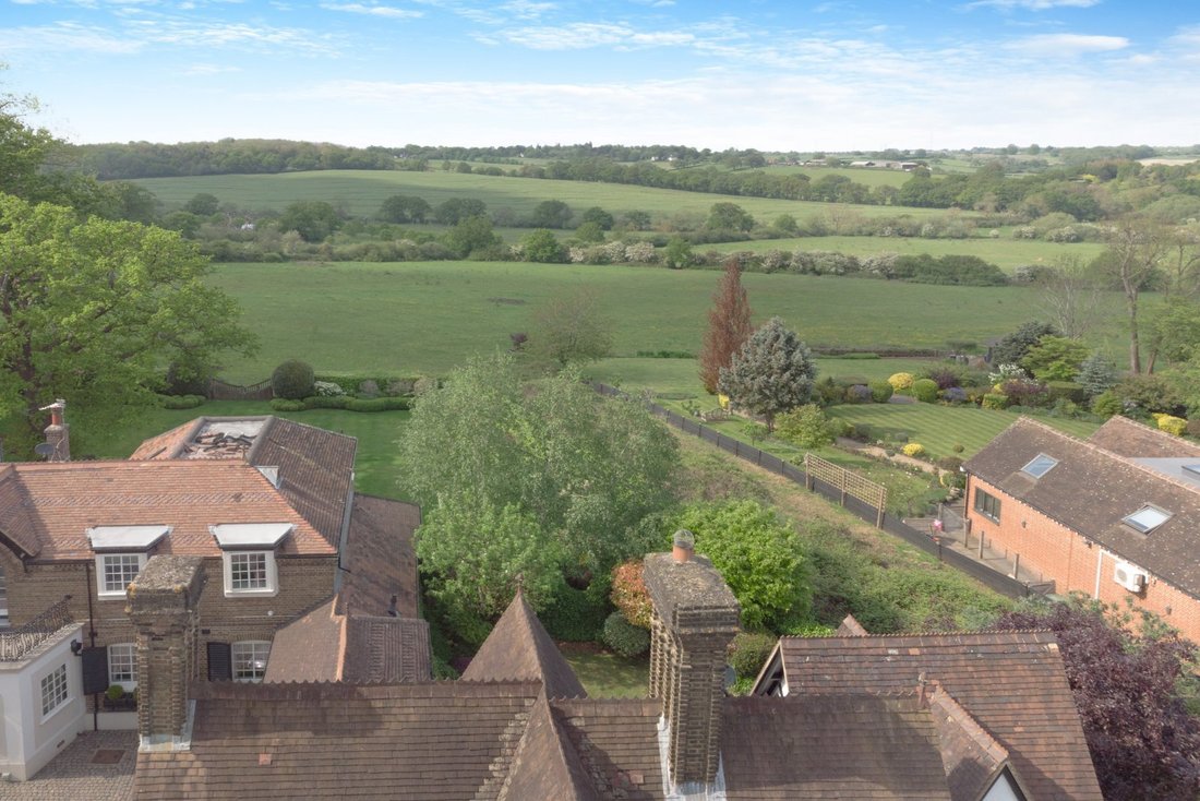 House in Ferney Hill, Enfield, England 2 - 16720315