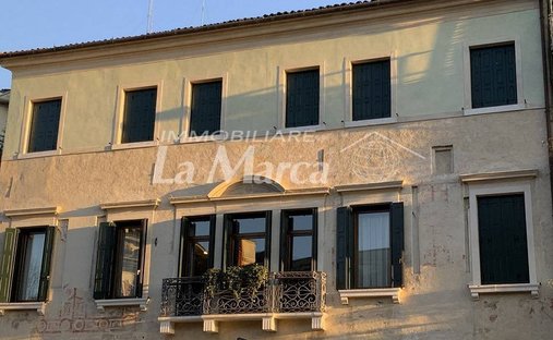 Apartment in Cathedral - Piazza dei Signori, Treviso, Italy 1
