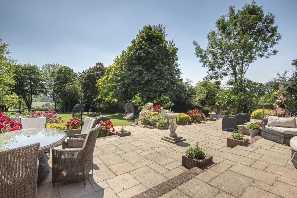 House in Cuffley, Northaw, England 2 - 16720217