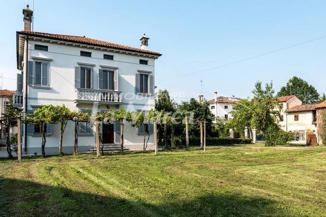 Villa in Cathedral - Piazza dei Signori, Treviso, Italy 1 - 16556127