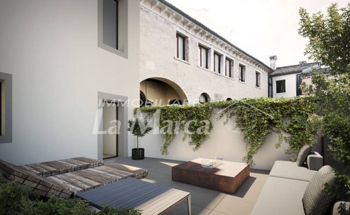 Apartment in Cathedral - Piazza dei Signori, Treviso, Italy 1