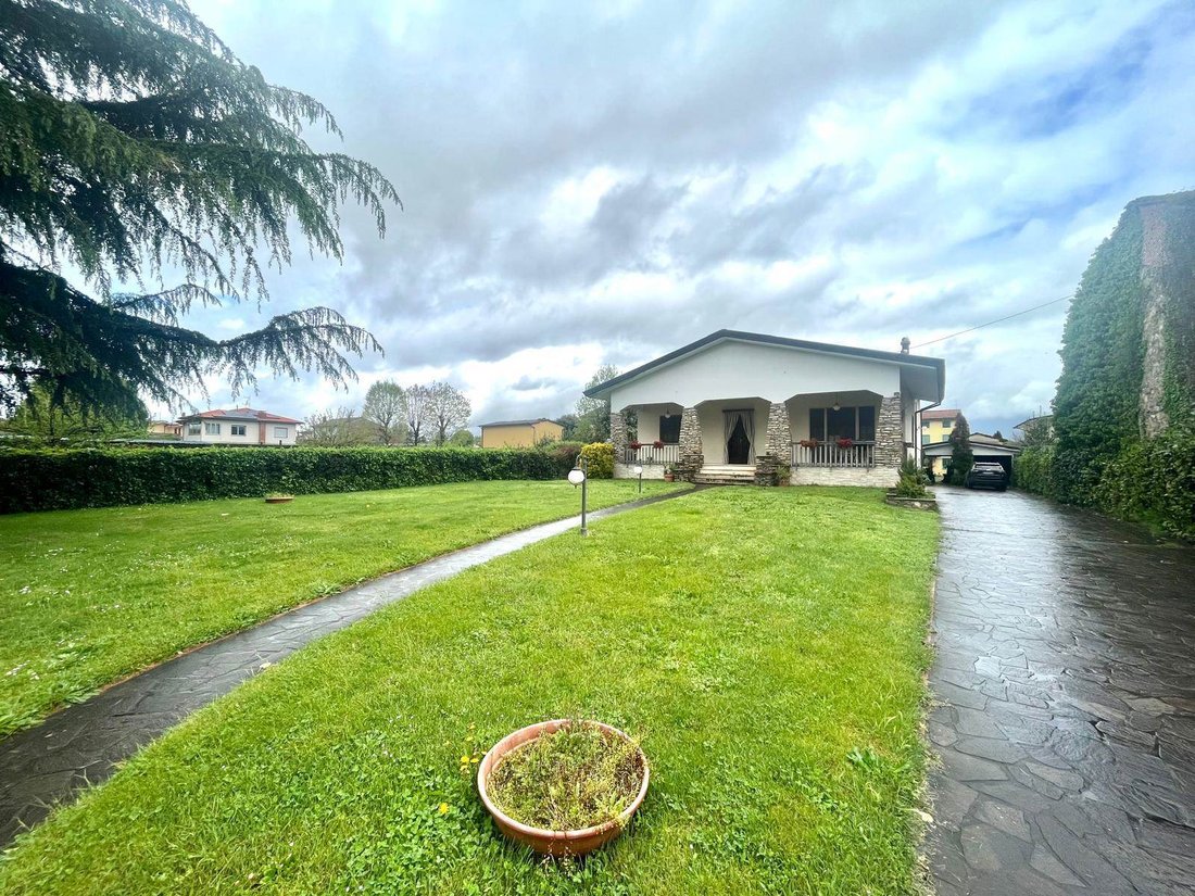 Villa in Center, Capannori, Tuscany 2 - 16723169