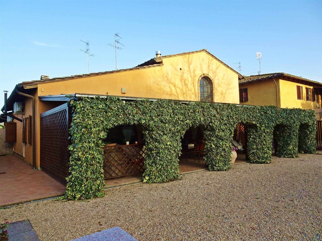 Poggibonsi, Tuscany, Italy 3 - 16723027