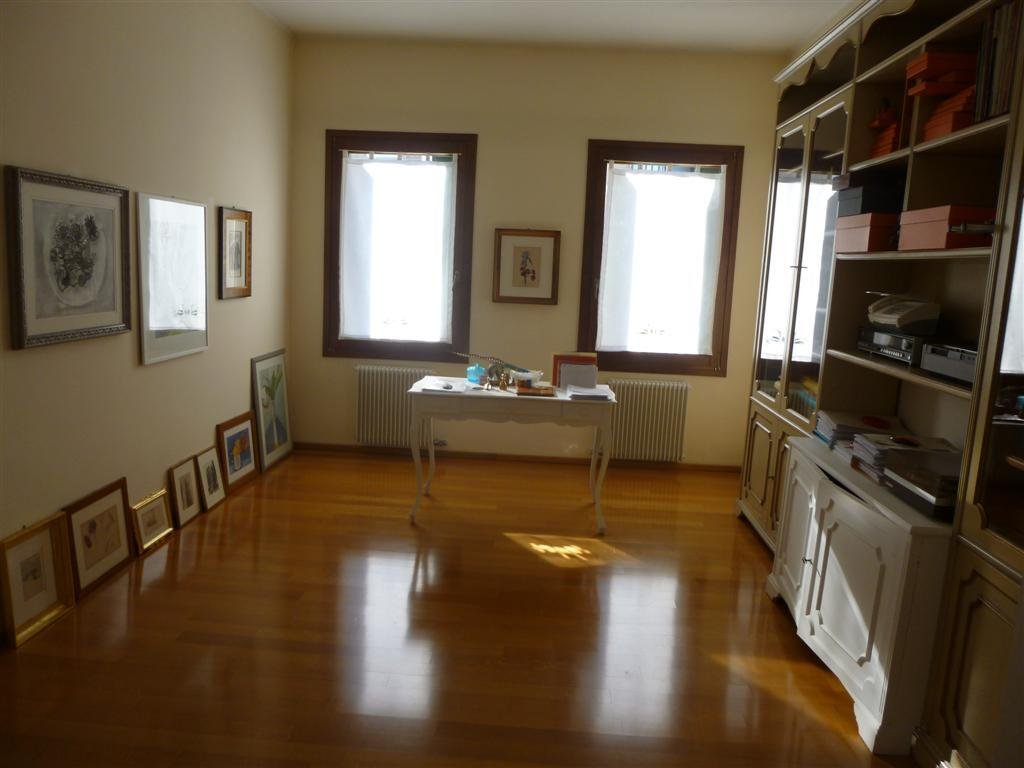 Apartment in Cathedral - Piazza dei Signori, Treviso, Italy 5 - 16555612