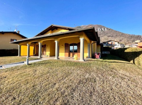 Villa in Albino, Lombardy, Italy 1 - 15411239