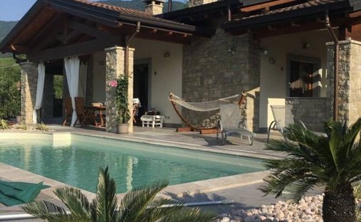 Villa in Albino, Lombardei, Italien 1