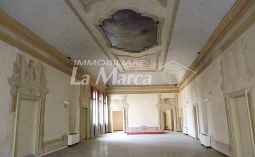 Apartment in Cathedral - Piazza dei Signori, Treviso, Italy 1