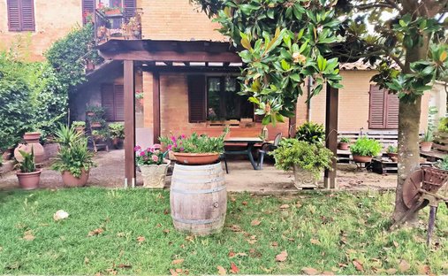 Castle for Sale in Casa Vannini, Tuscany, Italy