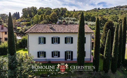 Millennial Castle In The Hills Of Arezzo