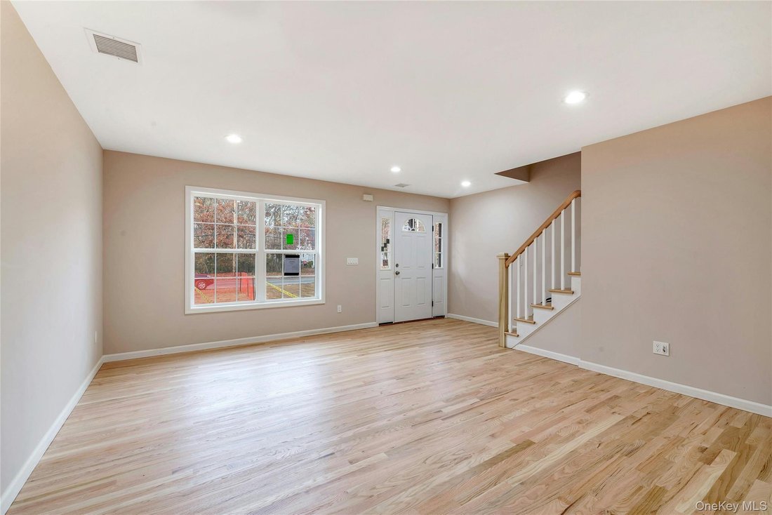 House in Shirley, New York, United States 5 - 15550211