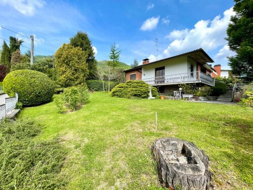 Villa in Alzano Lombardo, Lombardy, Italy 1 - 15411268