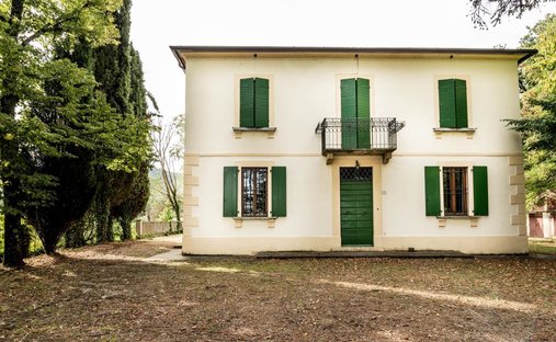 Millennial Castle In The Hills Of Arezzo