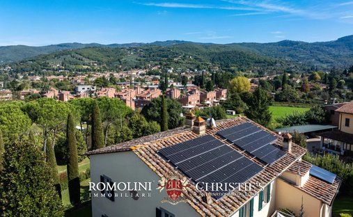 Millennial Castle In The Hills Of Arezzo