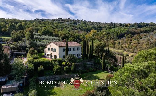 Millennial Castle In The Hills Of Arezzo