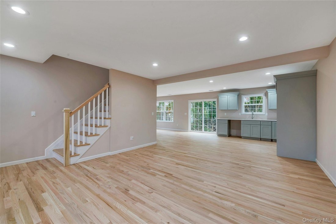 House in Shirley, New York, United States 4 - 15550207