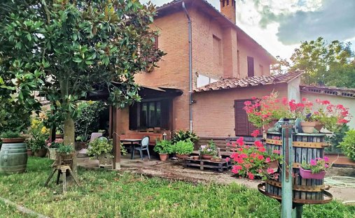 Castle for Sale in Casa Vannini, Tuscany, Italy