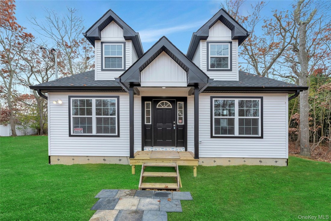 House in Shirley, New York, United States 1 - 15550207