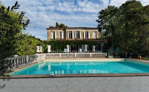 Castle for Sale in Villenave-d'Ornon, Nouvelle-Aquitaine, France