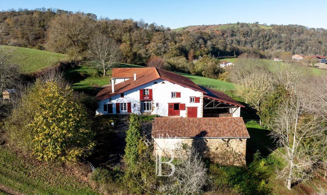 Authentic Furnished Basque Farmhouse 40 In Garris, Nouvelle Aquitaine ...