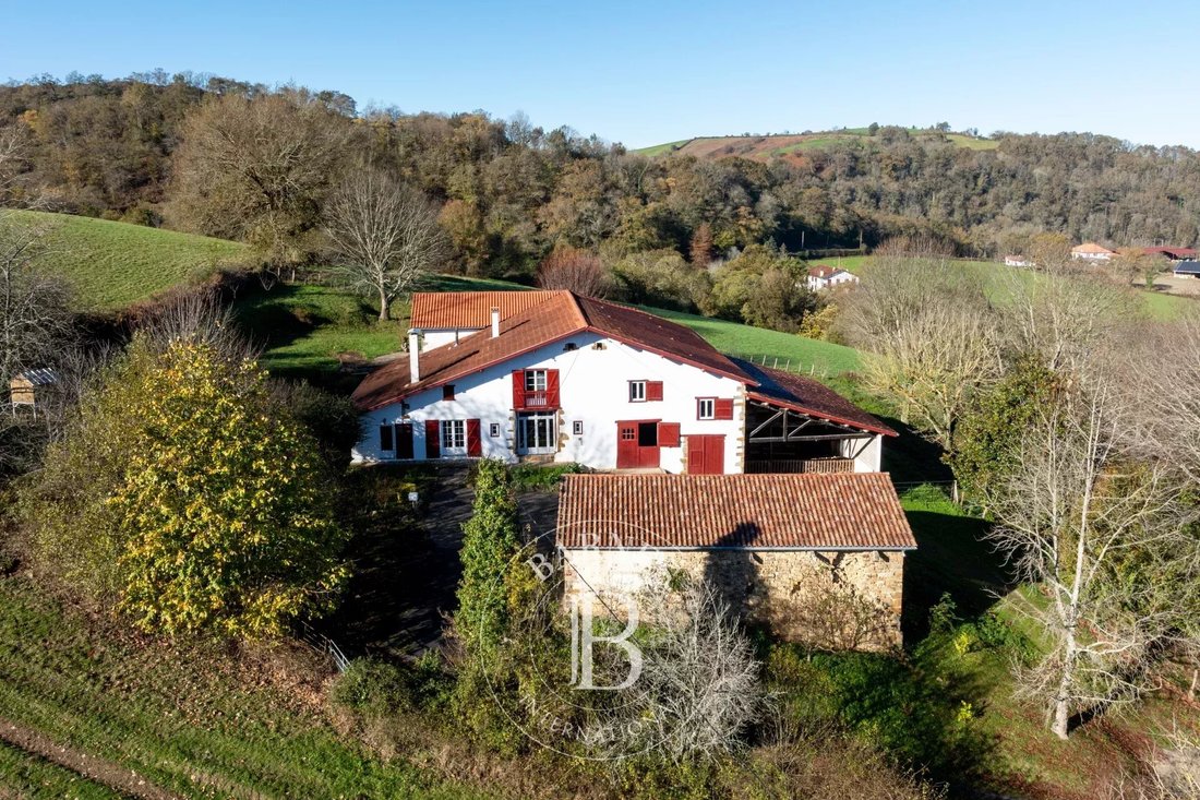 Farm Ranch in Garris, Nouvelle-Aquitaine, France 1 - 16721154