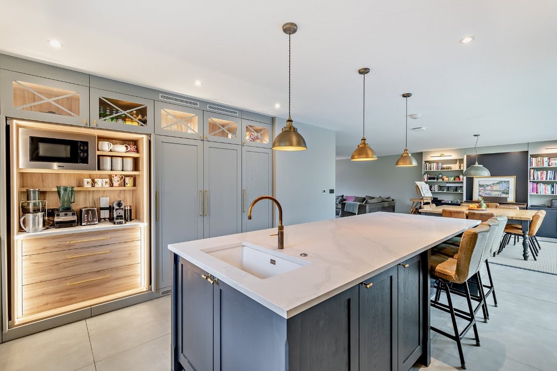 House in Datchet, England 2 - 16720256