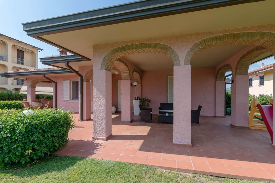 Villa in Monte San Savino, Tuscany, Italy 4 - 16723702