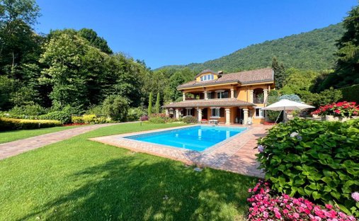 Villa in Alzano Lombardo, Lombardei, Italien 1