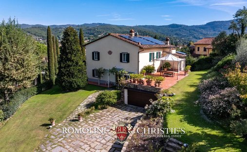 Millennial Castle In The Hills Of Arezzo