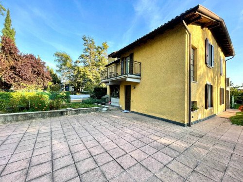 Villa in Alzano Lombardo, Lombardy, Italy 3 - 15411235