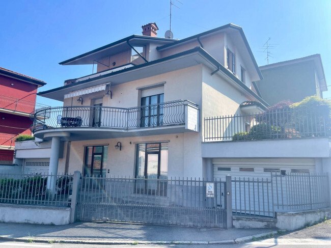 Villa in Alzano Lombardo, Lombardy, Italy 3 - 16279142