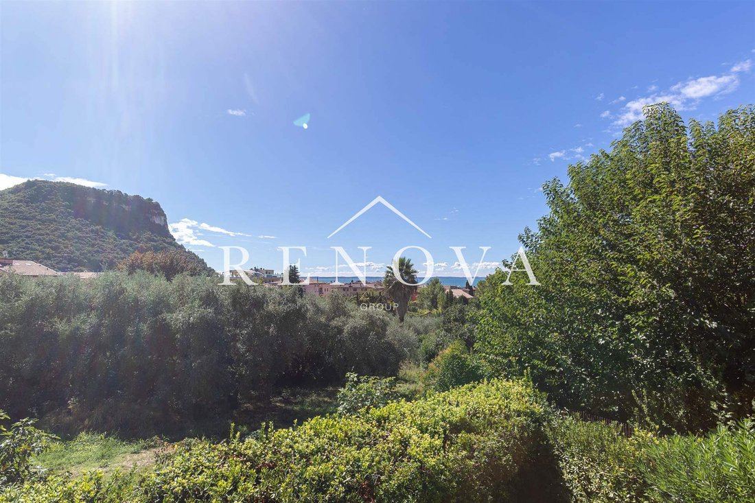 Villa in Garda, Veneto, Italy 3 - 16723904
