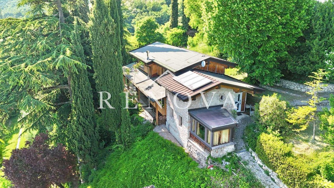 Villa in Caprino Veronese, Veneto, Italy 1 - 16723837