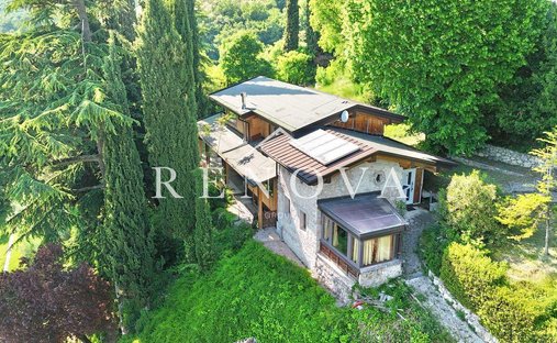 Villa in Caprino Veronese, Veneto, Italy 1