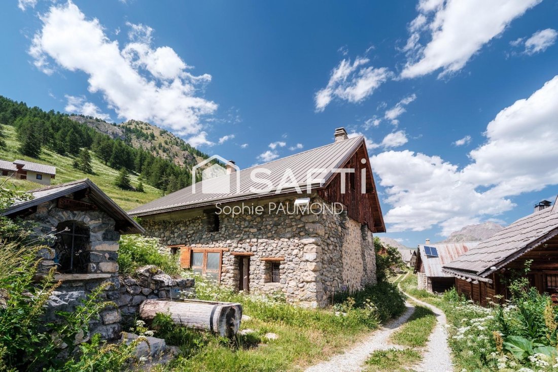 House in La Salle-les-Alpes, Provence-Alpes-Côte d'Azur, France 2 - 16725073