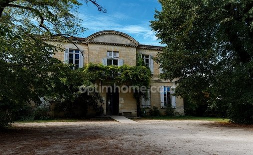 Castle for Sale in Villenave-d'Ornon, Nouvelle-Aquitaine, France