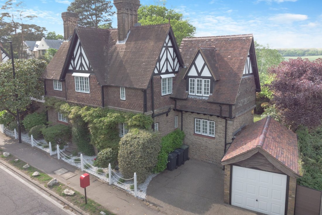 House in Ferney Hill, Enfield, England 1 - 16720315