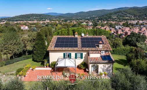 Millennial Castle In The Hills Of Arezzo