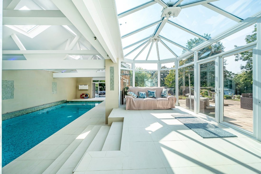 House in Cuffley, Northaw, England 4 - 16720217