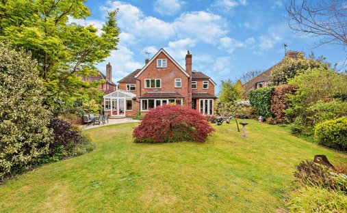 House in Hammer, Beacon Hill, England 1