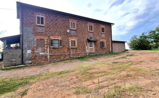 Castle for Sale in Viterbo, Lazio, Italy