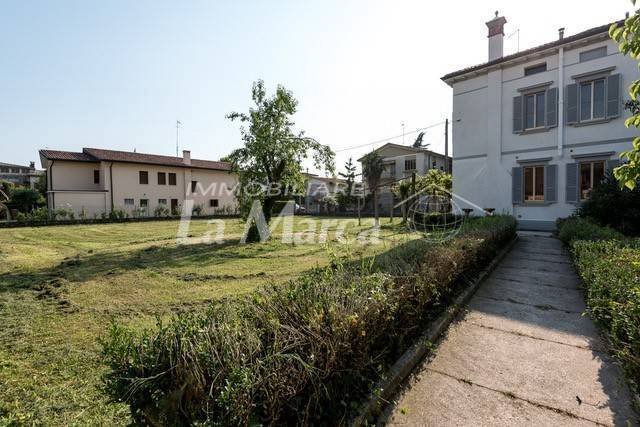 Villa in Cathedral - Piazza dei Signori, Treviso, Italy 2 - 16556127