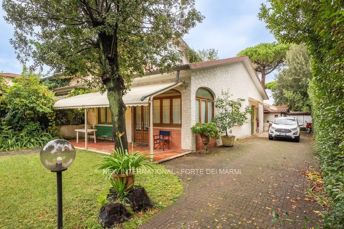House in Vittoria Apuana, Forte dei Marmi, Tuscany 1 - 16725694