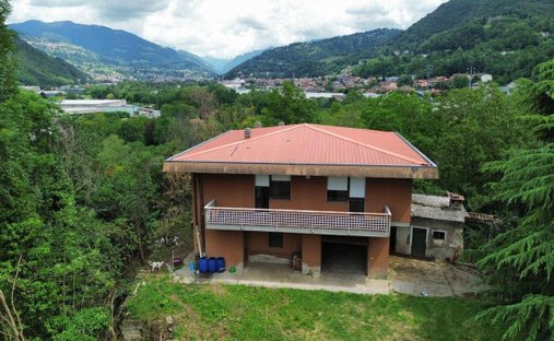 Maison à Albino, Lombardie, Italie 1