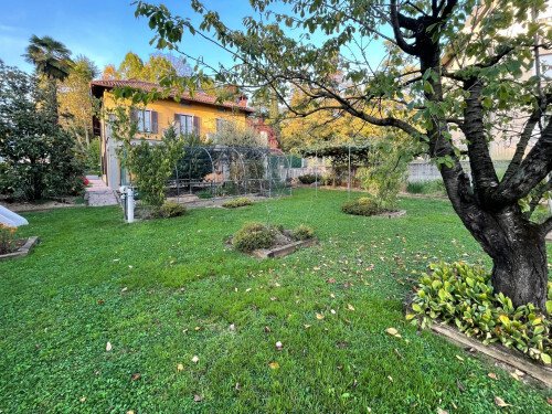 Villa in Alzano Lombardo, Lombardy, Italy 1 - 15411235
