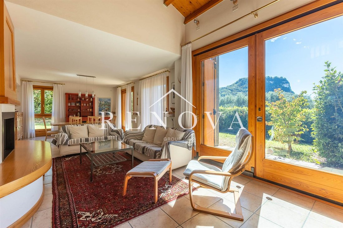 Villa in Garda, Veneto, Italy 4 - 16723904