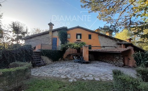 Castle for Sale in Montefalco, Umbria, Italy