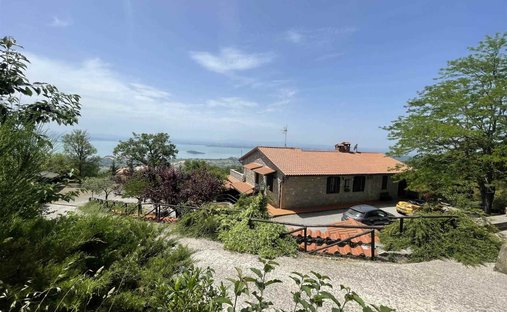 Villa in Tuoro sul Trasimeno, Umbria, Italy 1