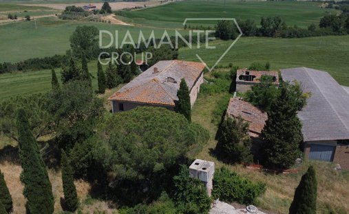 Castle for Sale in Castiglione d'Orcia, Tuscany, Italy