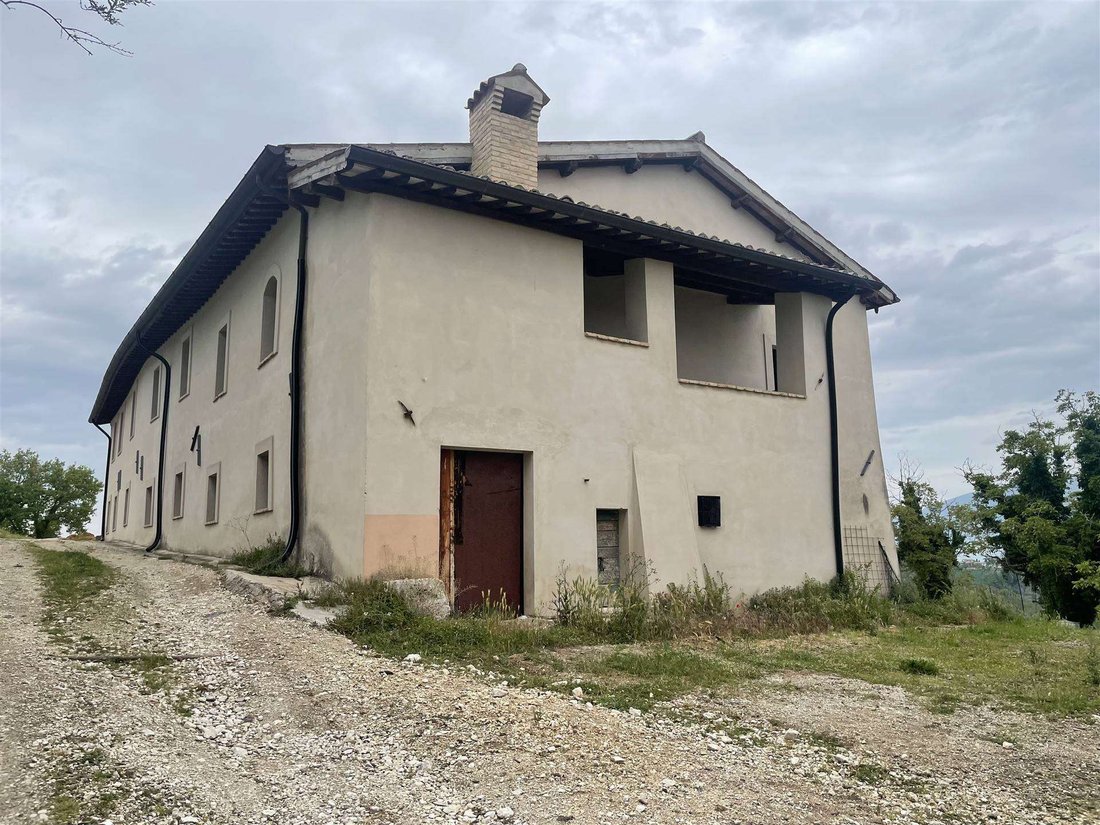 Farm Ranch in Spoleto, Umbria, Italy 1 - 16722989