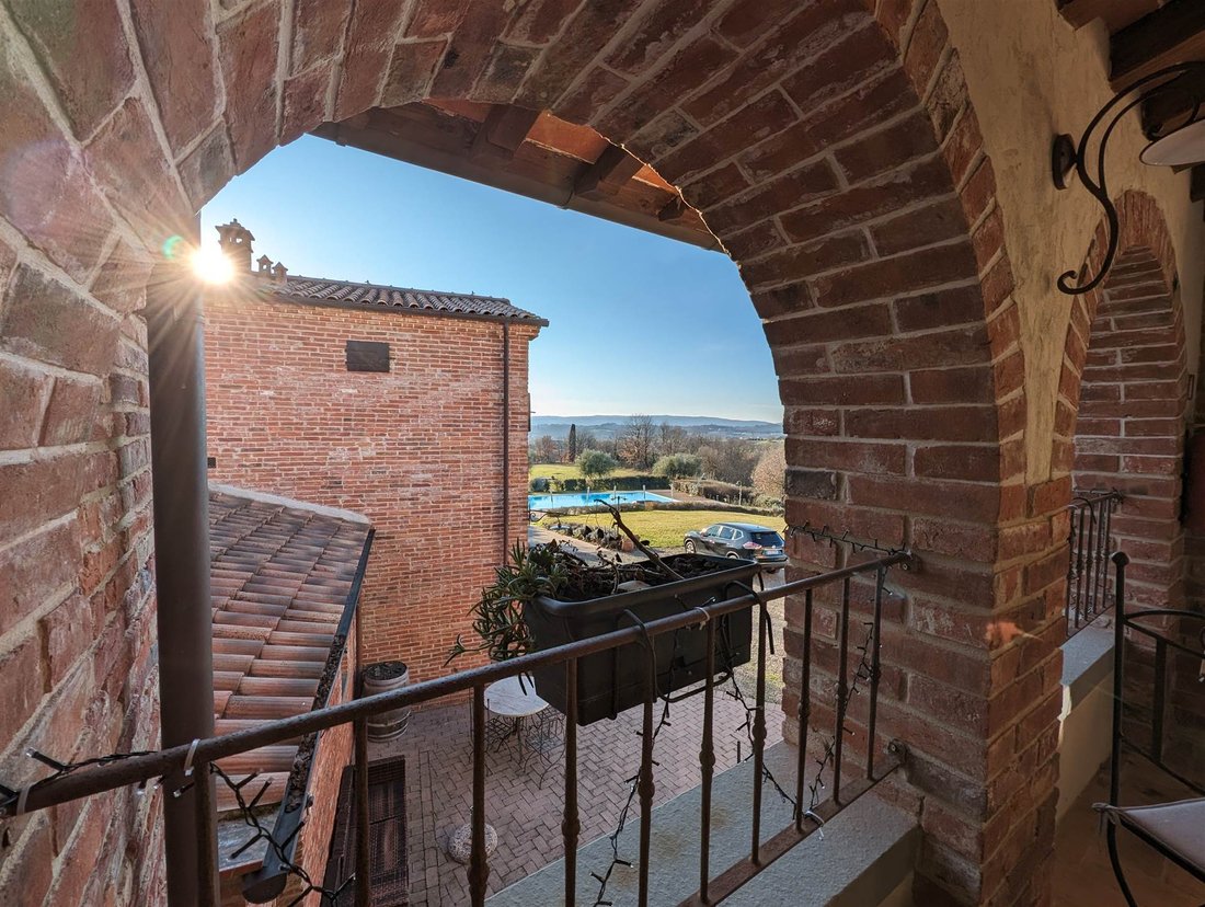 Farm Ranch in Foiano della Chiana, Tuscany, Italy 2 - 16725082